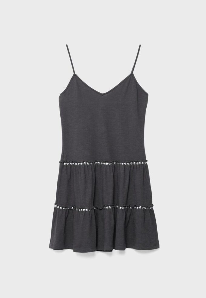 Abito con volant e borchie