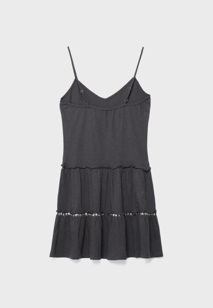 Abito con volant e borchie