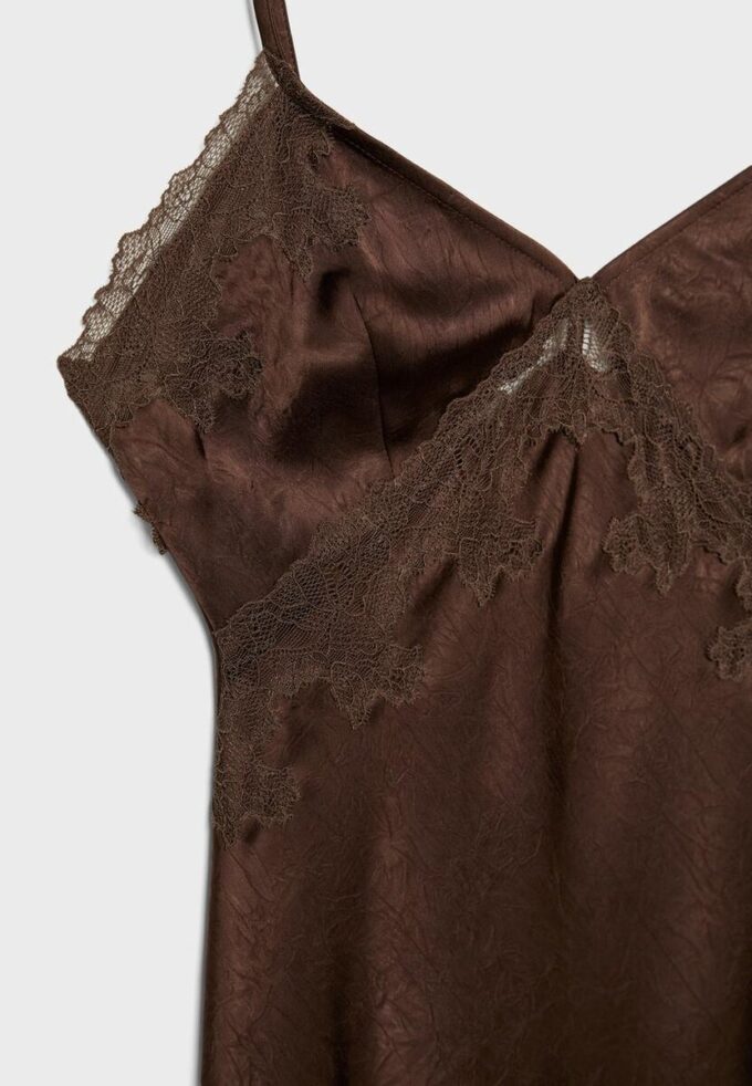 Abito corto asimmetrico in raso