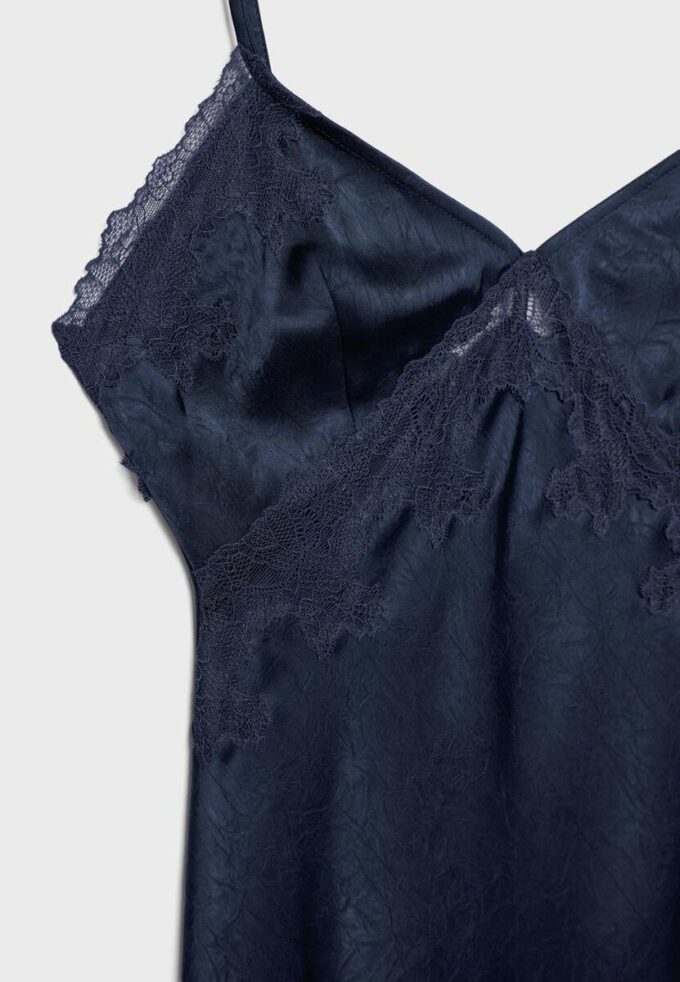 Abito corto asimmetrico in raso