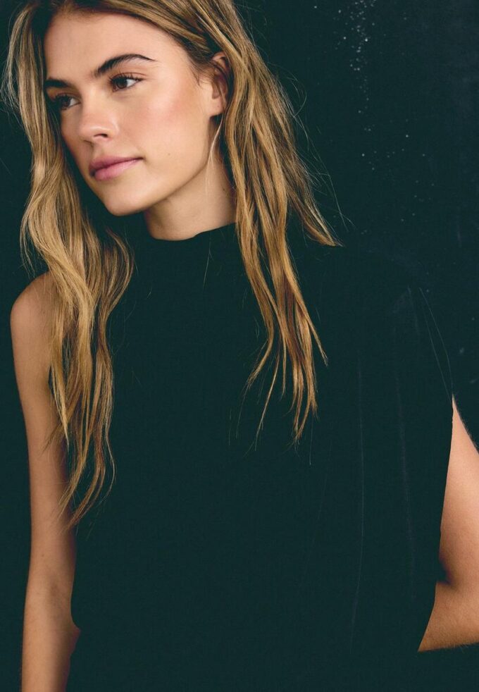 Abito corto drappeggiato asimmetrico