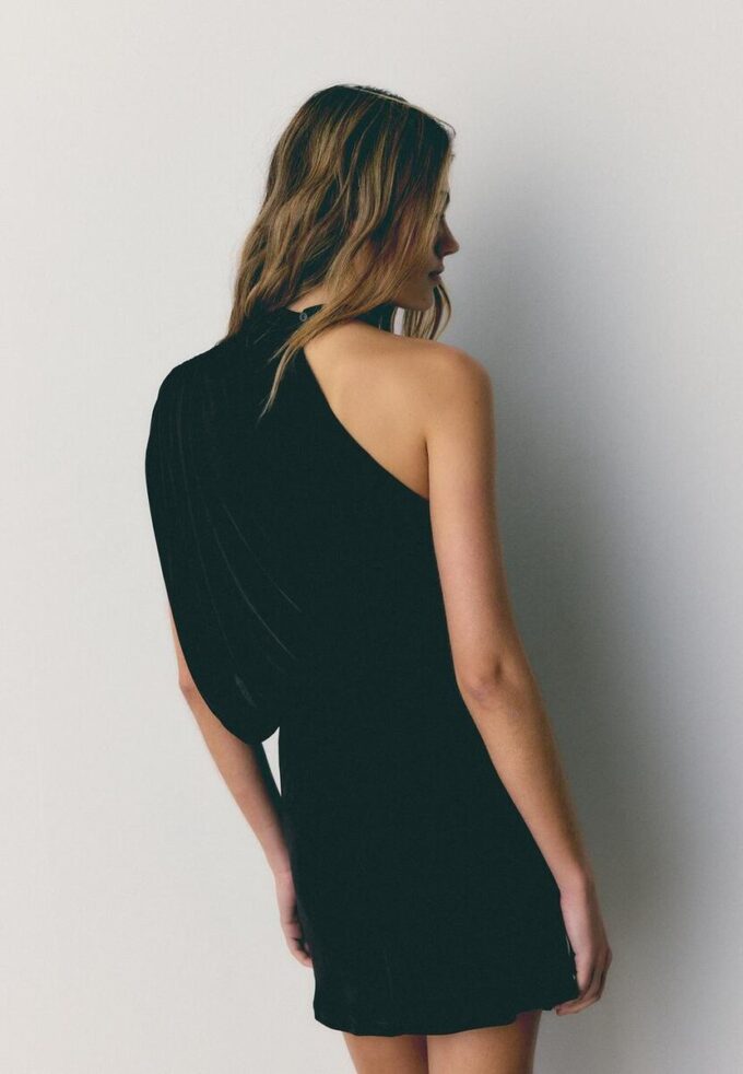 Abito corto drappeggiato asimmetrico