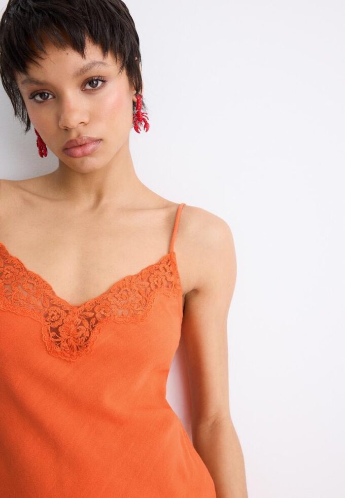 Abito corto in pizzo rustico Abito corto in pizzo rustico