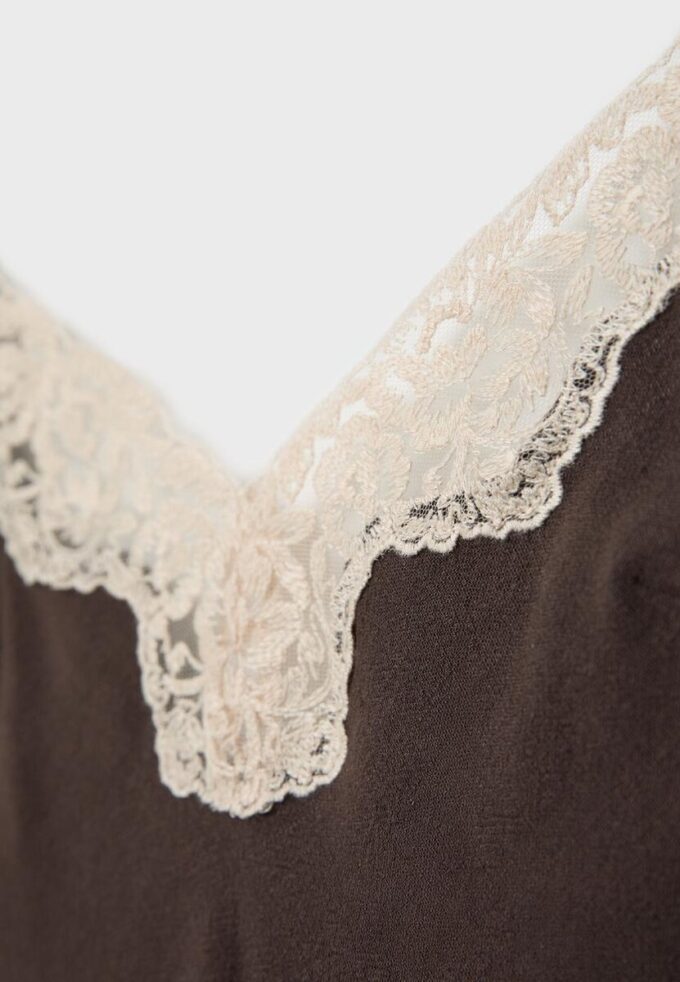 Abito corto in pizzo rustico