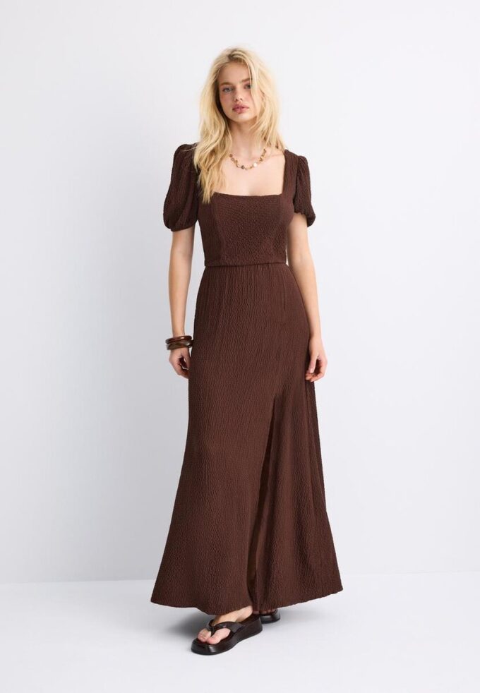 Abito lungo dalla vestibilità ampia con incrocio sulla schiena