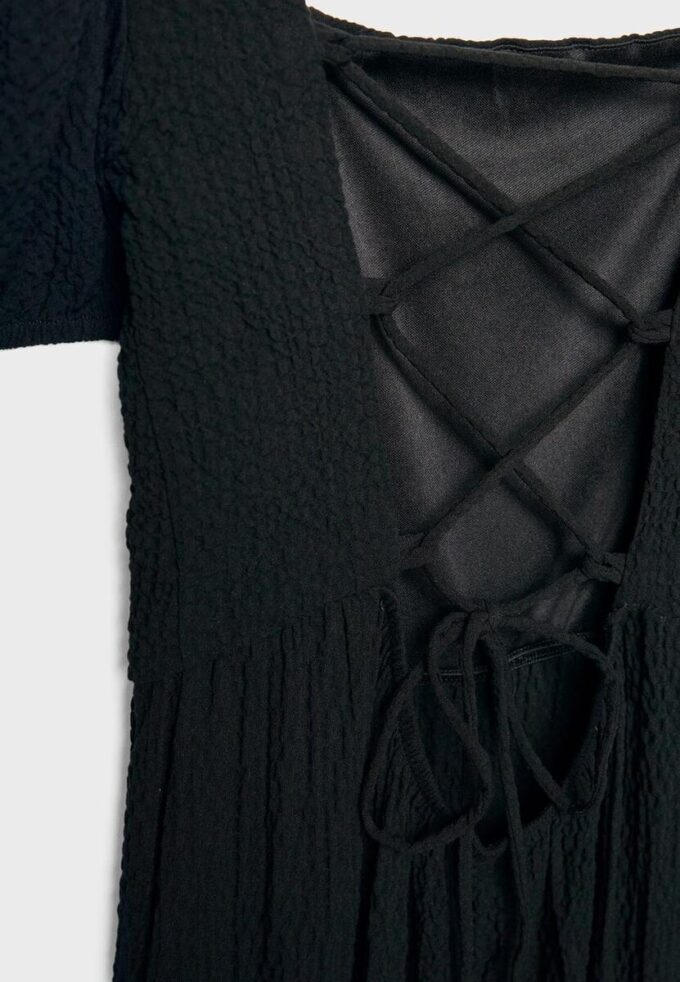 Abito lungo dalla vestibilità ampia con incrocio sulla schiena