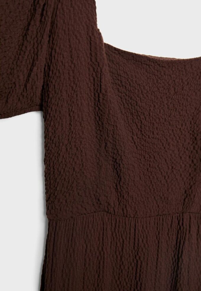 Abito lungo dalla vestibilità ampia con incrocio sulla schiena