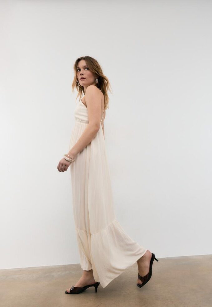 Abito lungo in crêpe con spalline ricamate