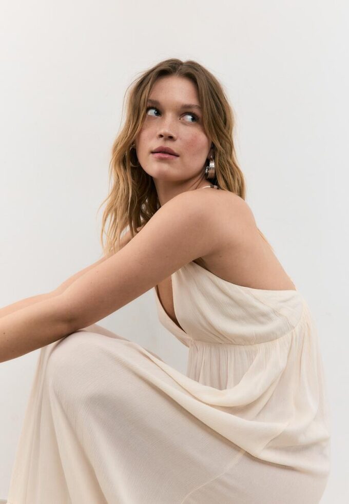 Abito lungo in crêpe con spalline ricamate