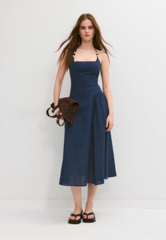 Abito midi con scollo all’americana e dettagli in perline