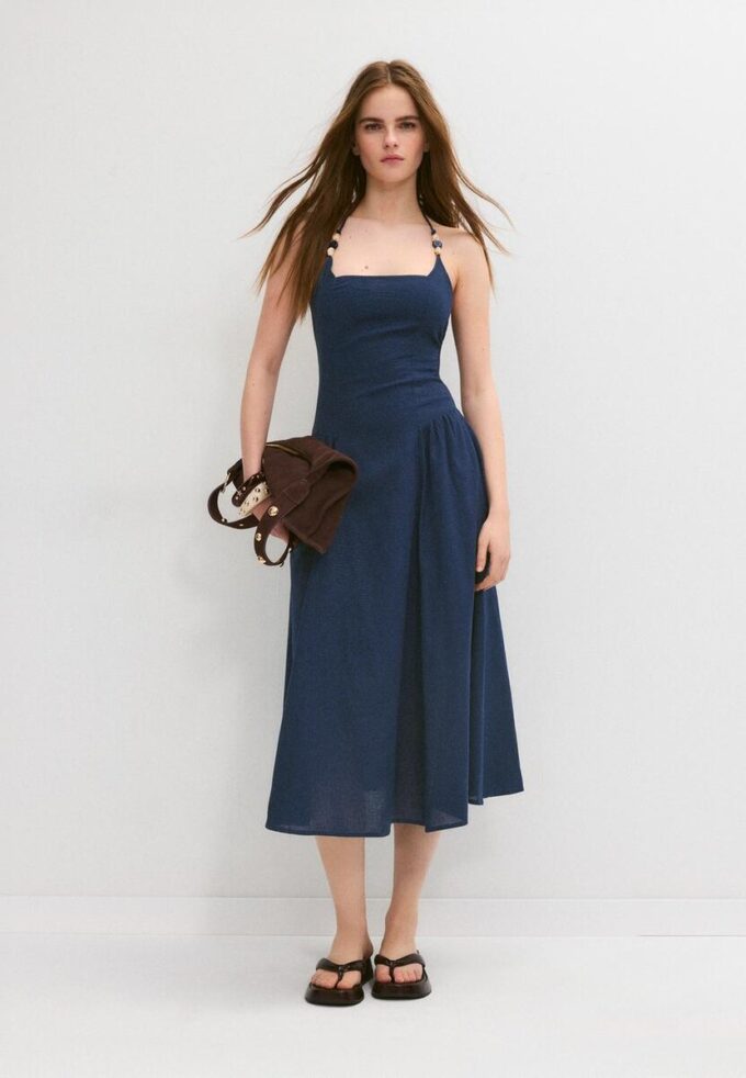 Abito midi con scollo all’americana e dettagli in perline Abito midi con scollo all’americana e dettagli in perline