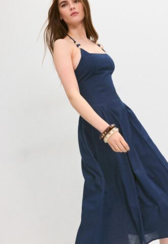 Abito midi con scollo all’americana e dettagli in perline