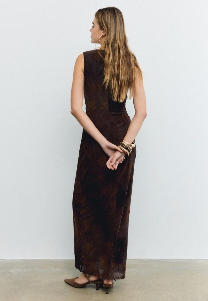 Abito midi in tulle con scollo quadrato