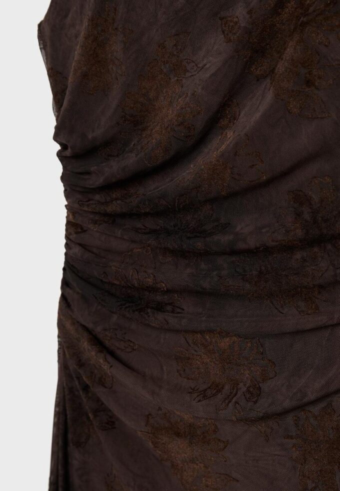 Abito midi in tulle con scollo quadrato