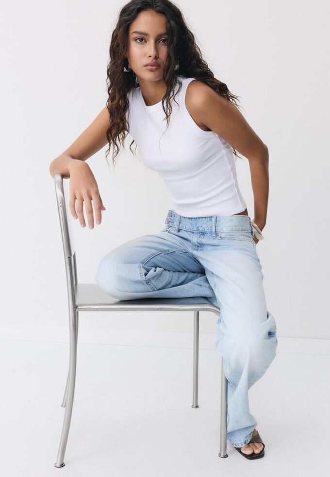 B04 Top aderente basic senza maniche