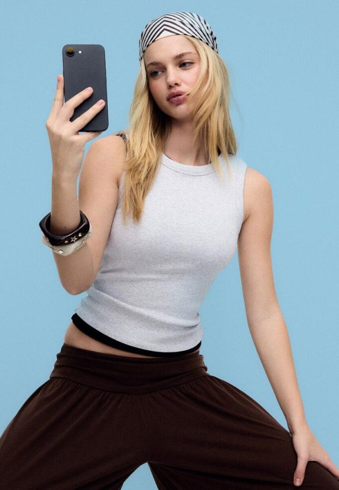 B04 Top aderente basic senza maniche