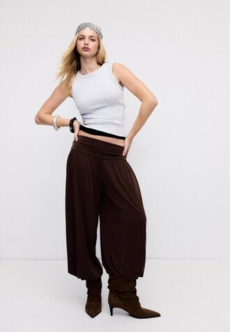 B04 Top aderente basic senza maniche