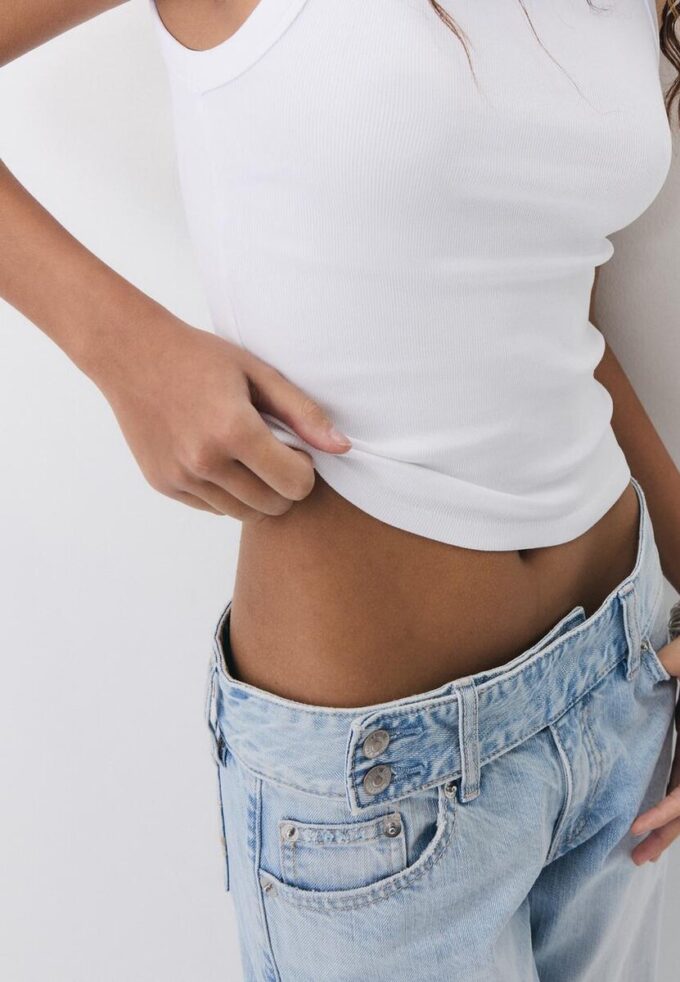 B04 Top aderente basic senza maniche