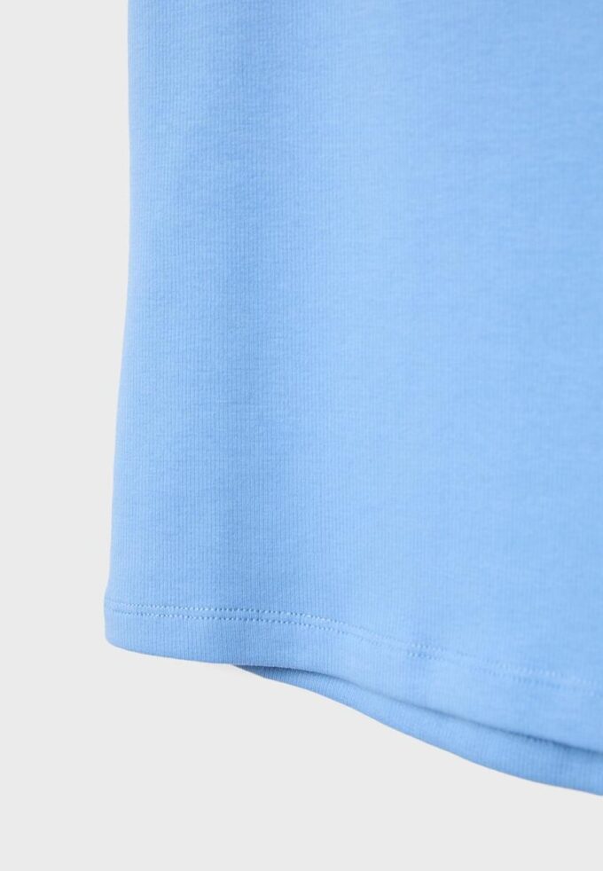 B04 Top aderente basic senza maniche