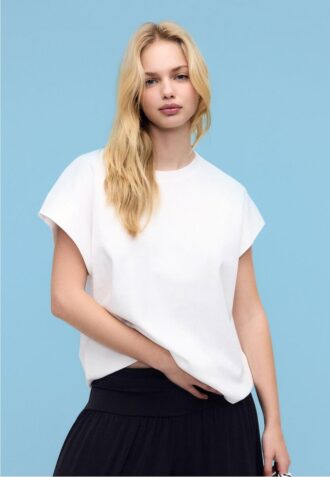 B06 T-shirt basic con spalle scese