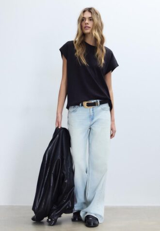 B06 T-shirt basic con spalle scese