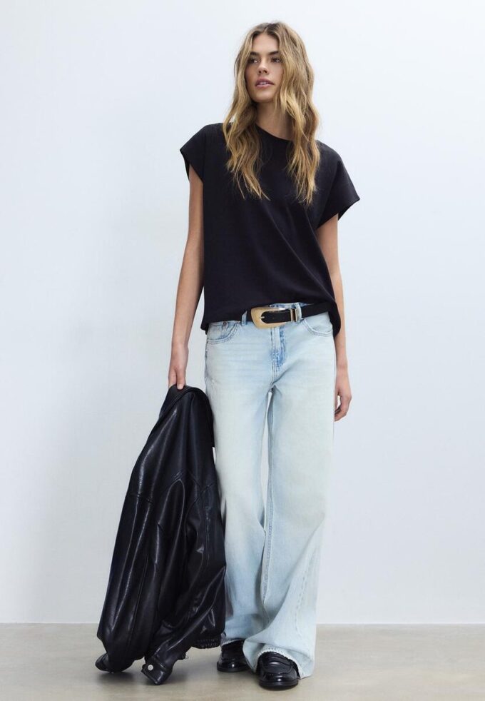 B06 T-shirt basic con spalle scese