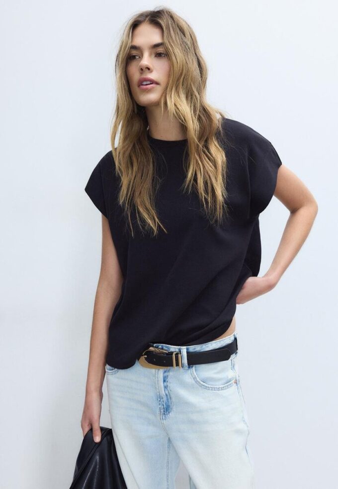 B06 T-shirt basic con spalle scese