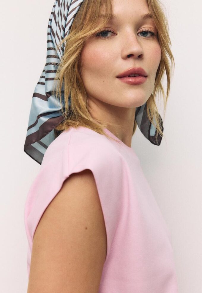 B06 T-shirt basic con spalle scese