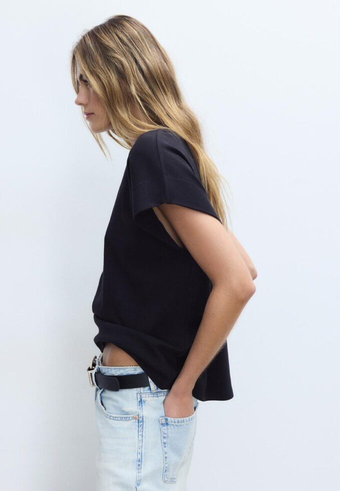 B06 T-shirt basic con spalle scese