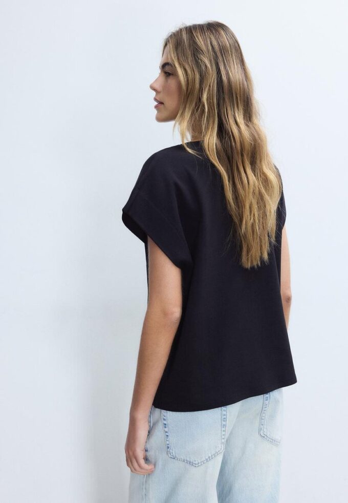 B06 T-shirt basic con spalle scese