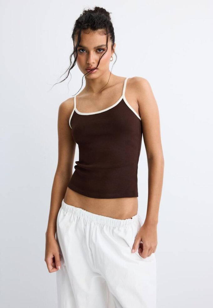 B07 Top con spalline a costine