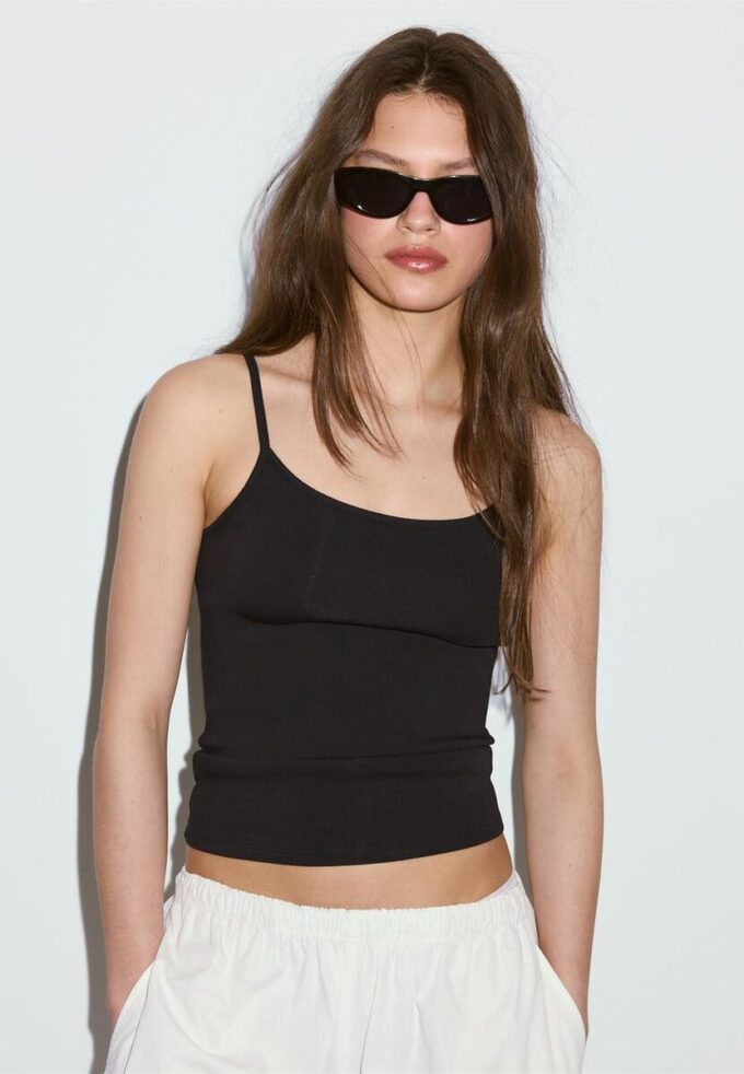 B07 Top con spalline a costine