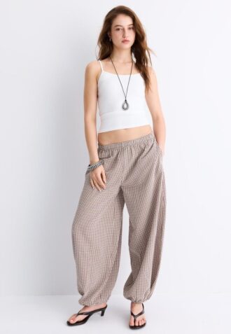 B07 Top con spalline a costine