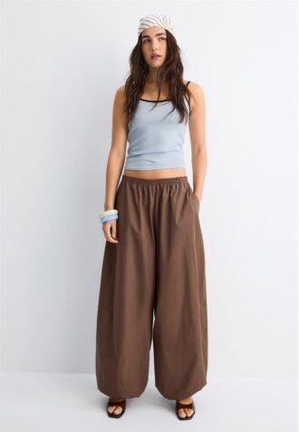 B07 Top con spalline a costine