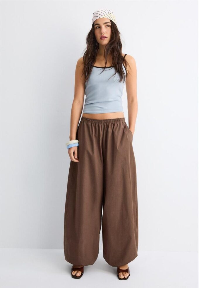 B07 Top con spalline a costine