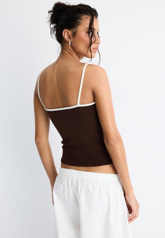 B07 Top con spalline a costine