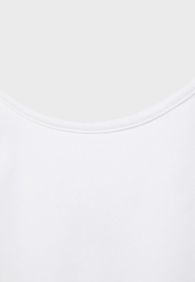 B07 Top con spalline a costine