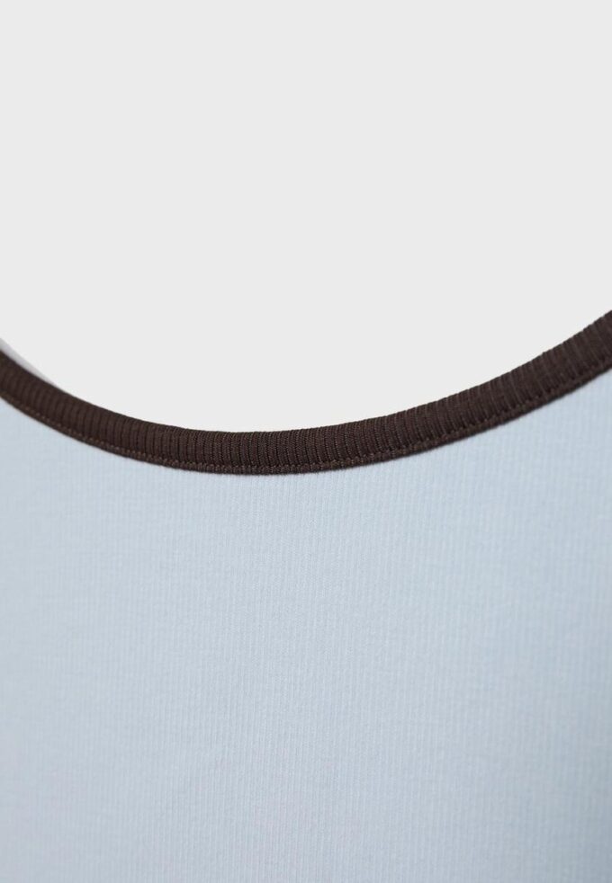 B07 Top con spalline a costine