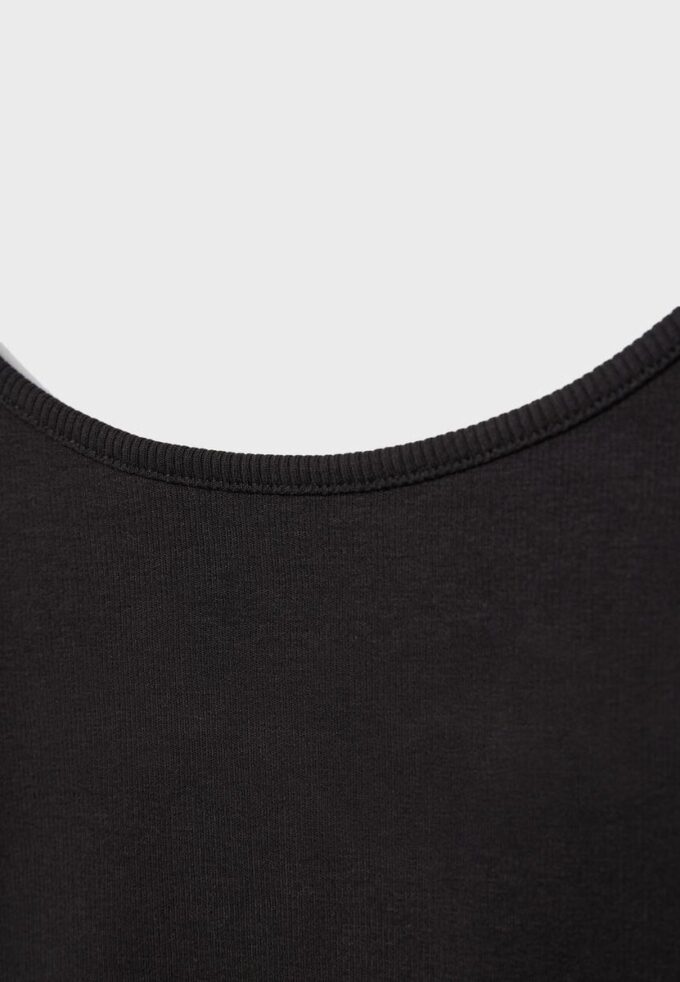 B07 Top con spalline a costine