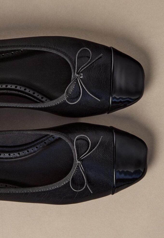 Ballerine effetto pelle con fiocco