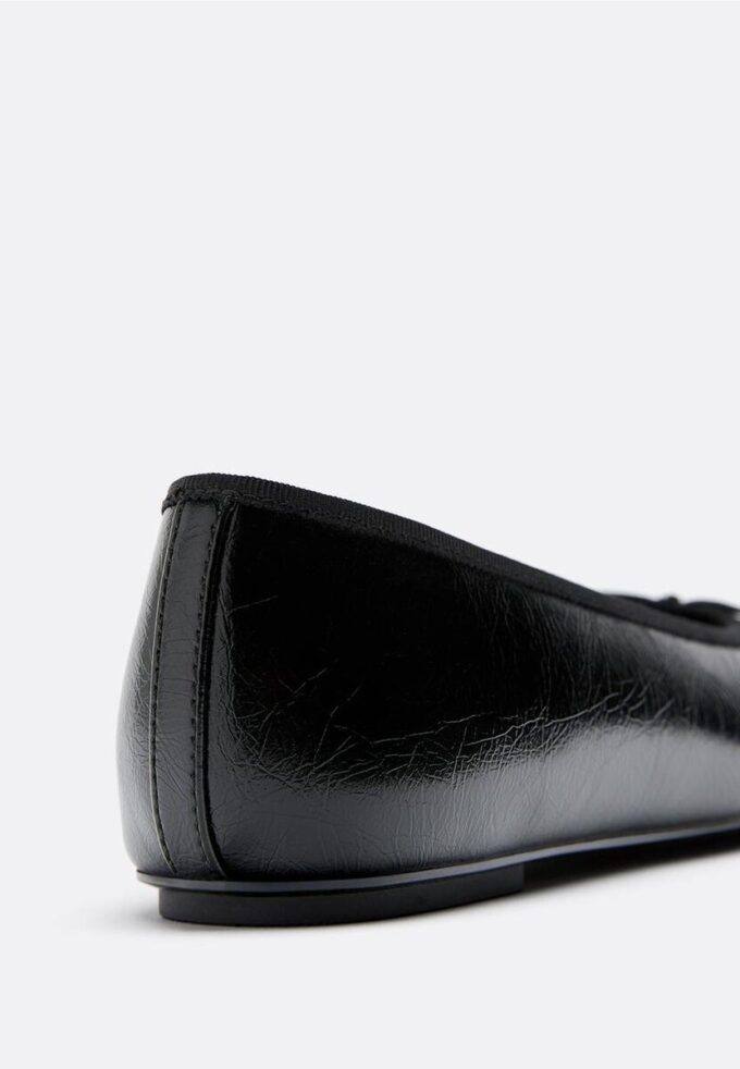 Ballerine effetto pelle con fiocco