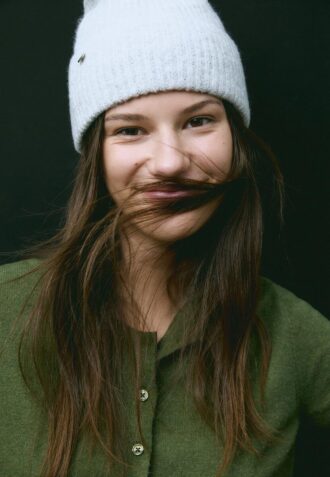 Berretto a coste con placca