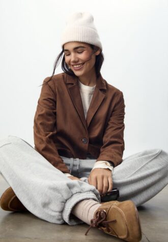 Berretto a coste con placca