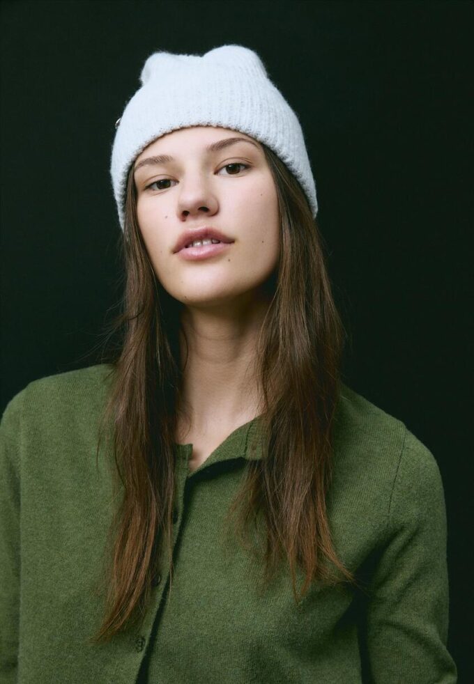 Berretto a coste con placca