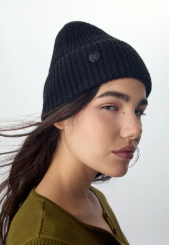 Berretto a coste con placca