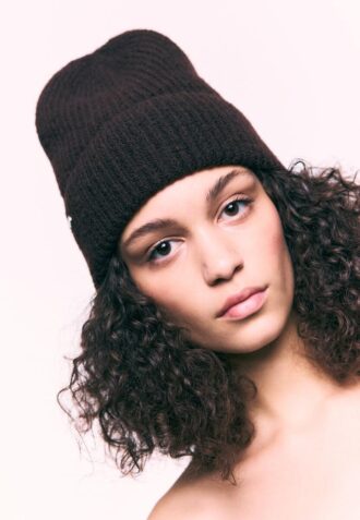 Berretto a coste con placca