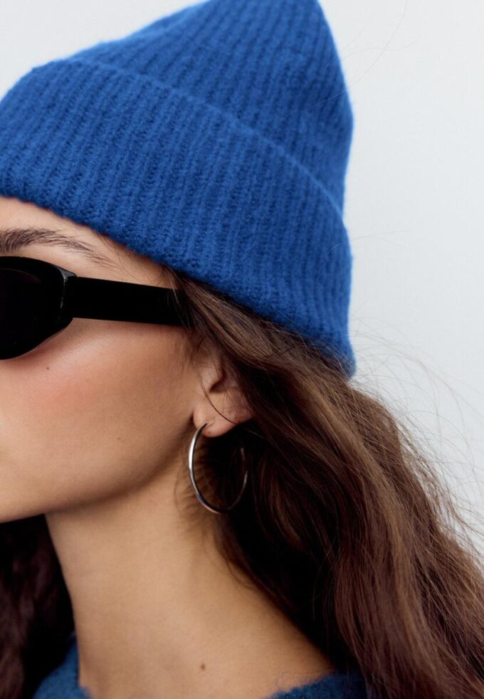 Berretto a coste con placca