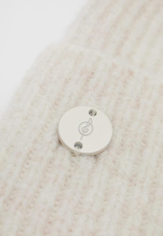 Berretto a coste con placca