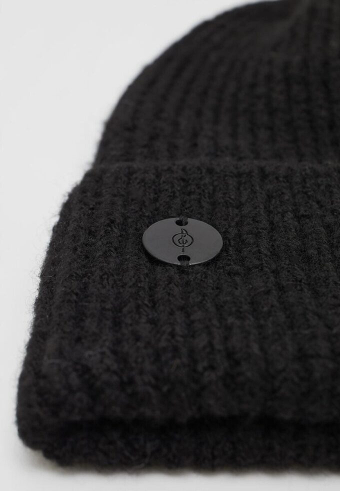 Berretto a coste con placca