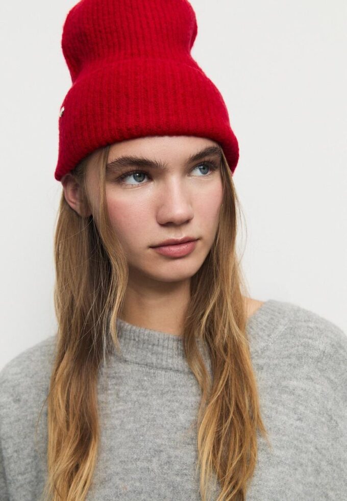 Berretto a coste con placca